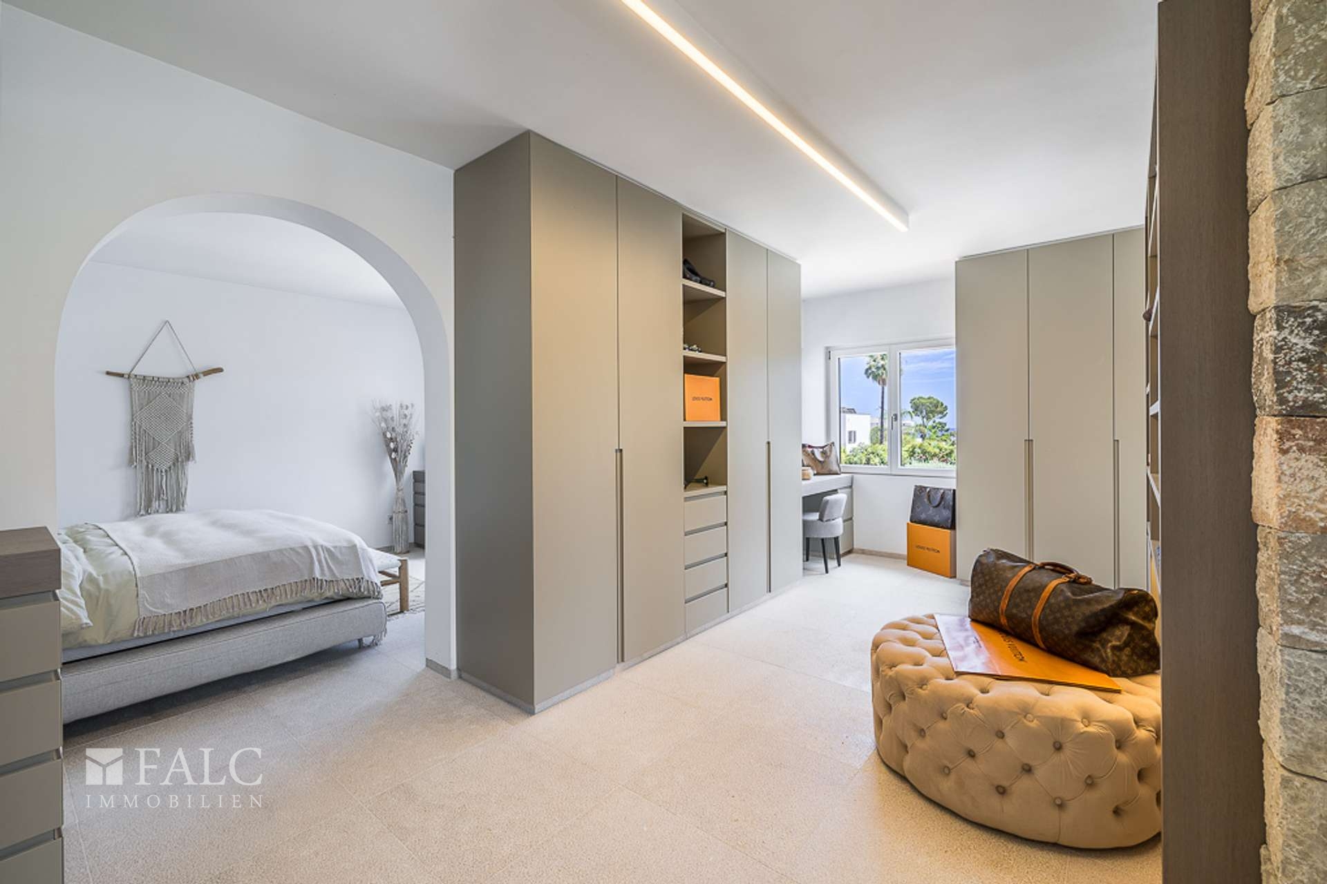 Walk-in closet